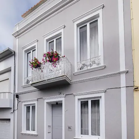 Stone House Πανσιόν Πόντα Ντελγκάντα