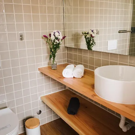 Stone House Πανσιόν Πόντα Ντελγκάντα