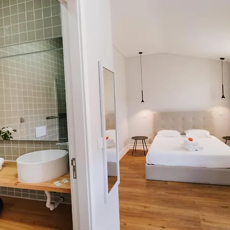 Stone House 4* Πόντα Ντελγκάντα