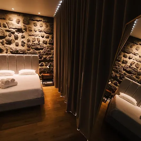 Stone House 4* Πόντα Ντελγκάντα