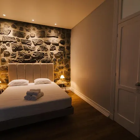 Stone House Πανσιόν Πόντα Ντελγκάντα