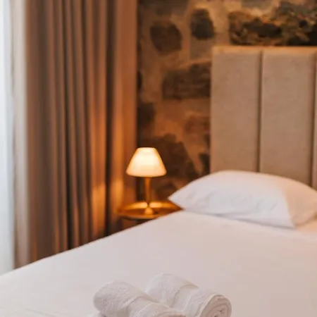 Stone House Πανσιόν Πόντα Ντελγκάντα