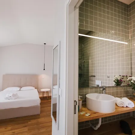 Stone House Πανσιόν 4*