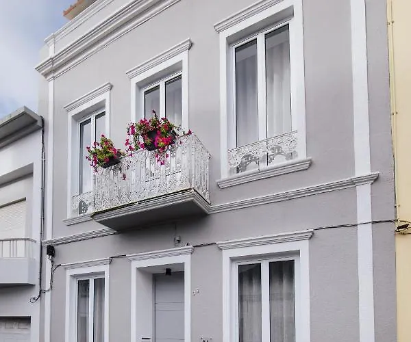 Stone House 招待所 蓬塔德尔加达