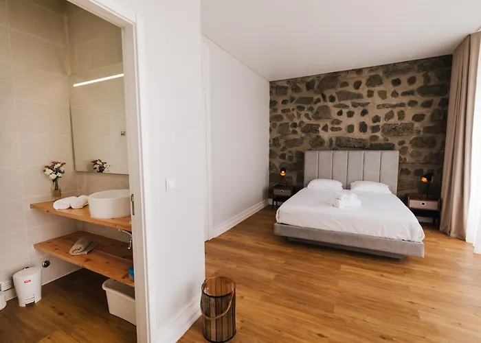 招待所 Stone House