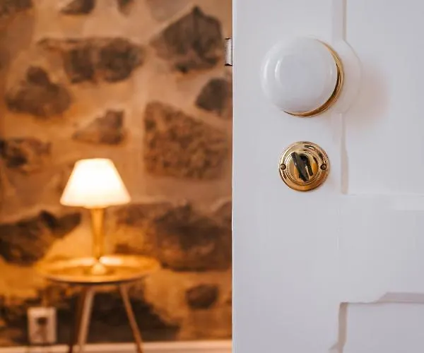 招待所 Stone House