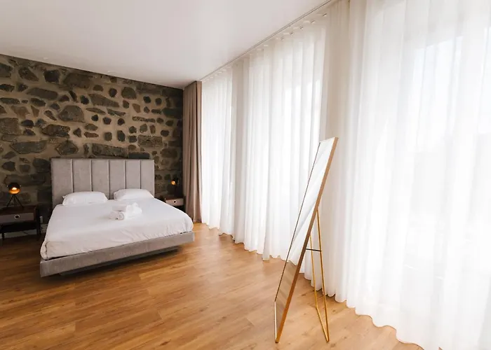 Stone House 招待所 蓬塔德尔加达