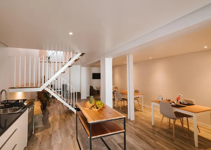 Stone House 4* 蓬塔德尔加达