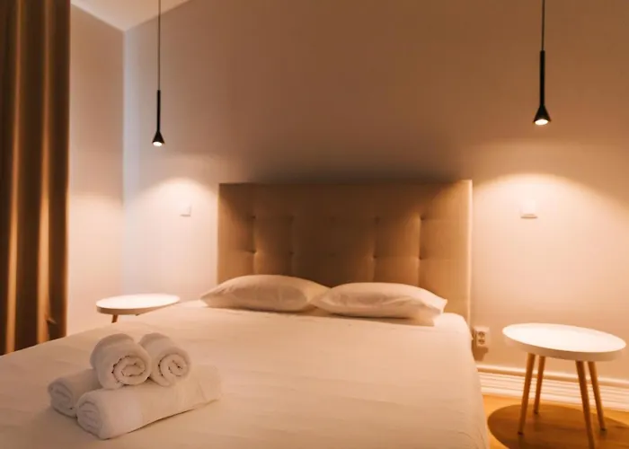 招待所 Stone House