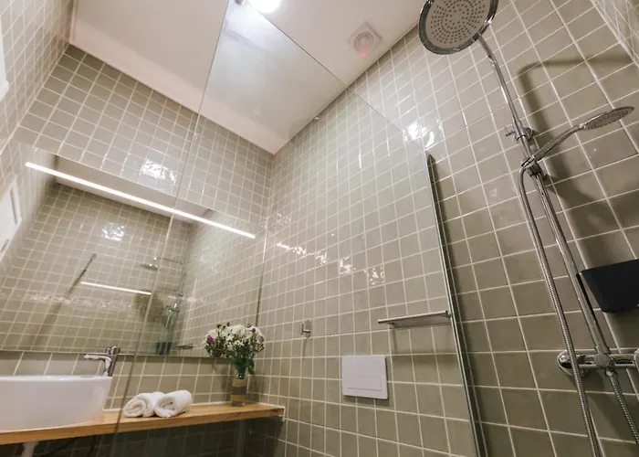 Stone House 招待所